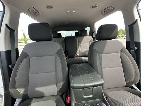 Used 2021 Chevrolet Traverse LS FWD image 39