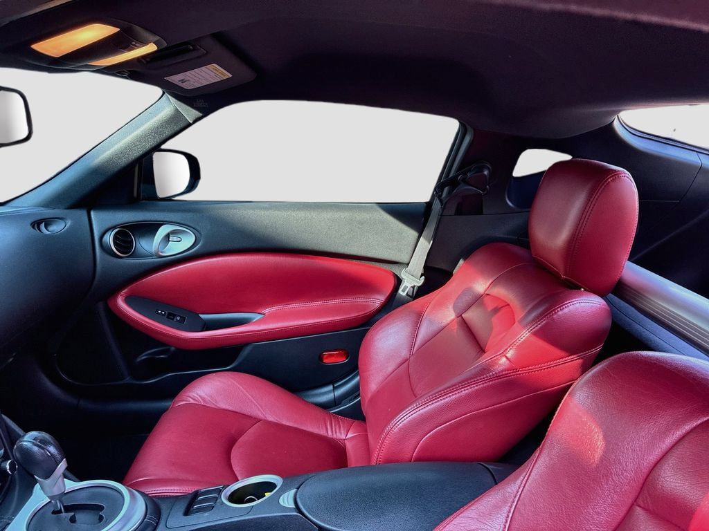 Used 2014 Nissan 370Z Coupe RWD image 23
