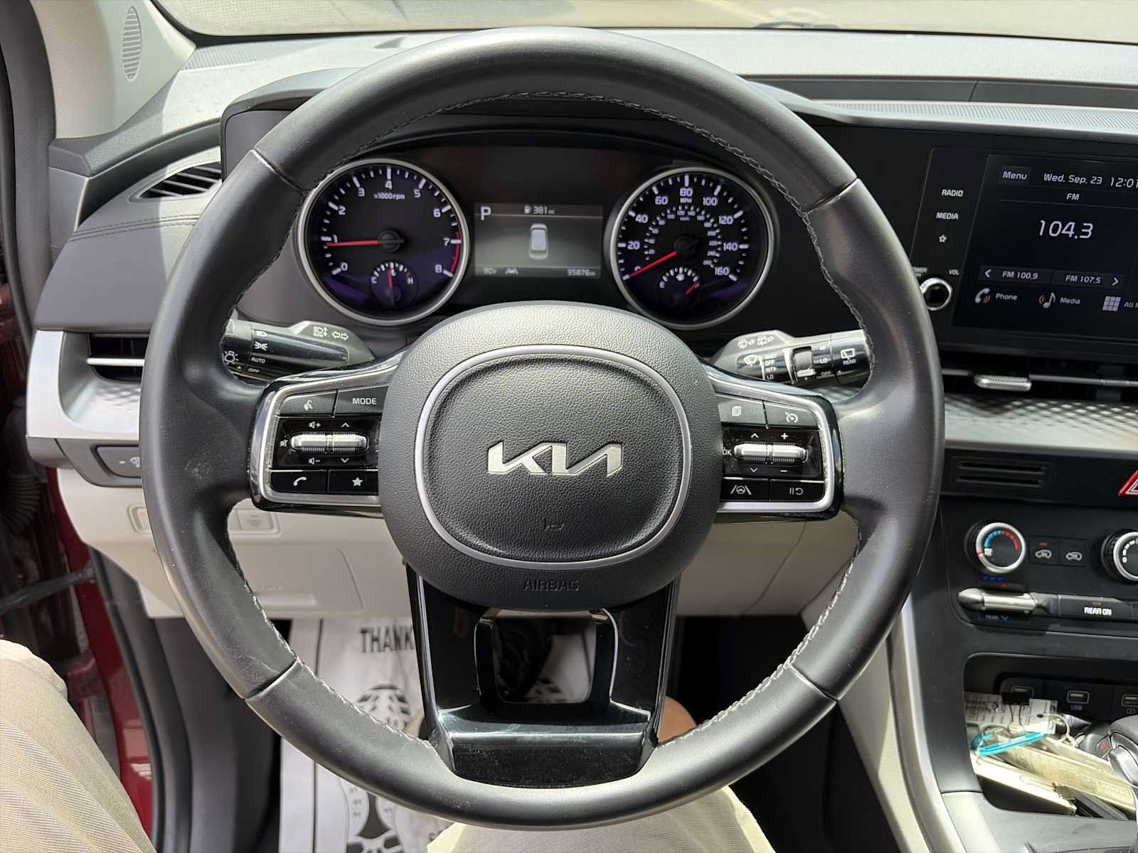 Used 2024 Kia Carnival LX FWD image 11