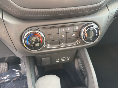Used 2023 Chevrolet TrailBlazer LT FWD image 25