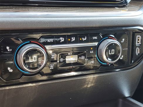 Used 2024 Chevrolet Silverado 1500 LT Trail Boss w/ LT Trail Boss Premium Package image 32