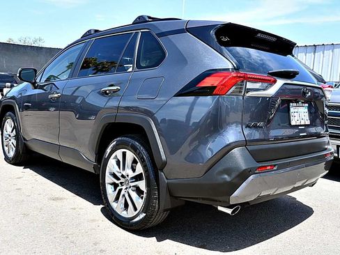 Used 2019 Toyota RAV4 Limited w/ Advanced Technology Package FWD image 5