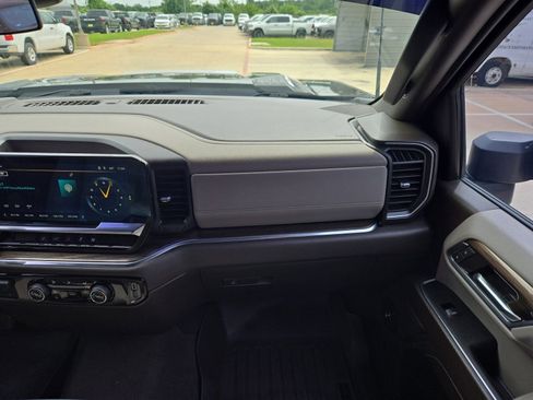 Used 2024 Chevrolet Silverado 2500 LT AWD/4WD image 20
