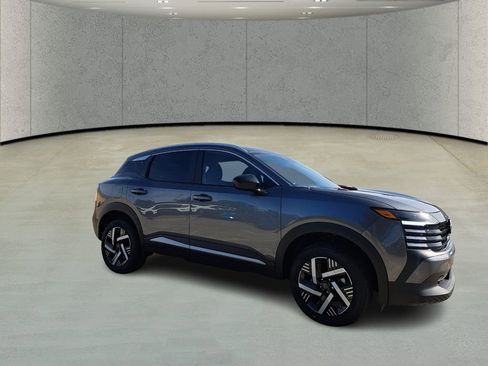 Used 2026 Nissan Kicks SV image 3