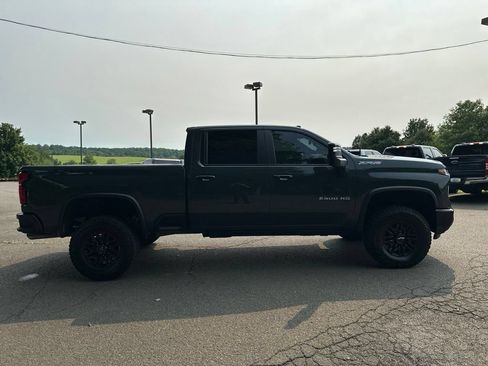 Used 2025 Chevrolet Silverado 2500 ZR2 w/ Technology Package AWD/4WD image 18