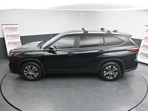 Used 2023 Toyota Highlander XLE image 30