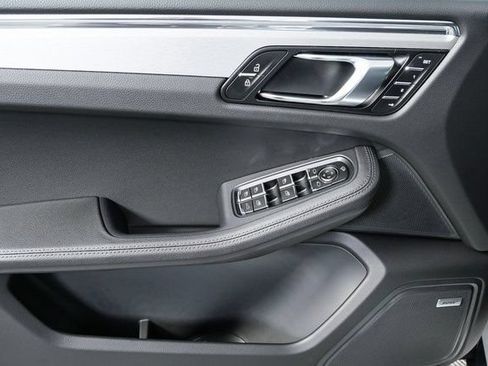 Certified 2026 Porsche Macan AWD/4WD image 6