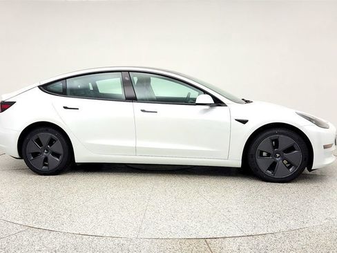 Used 2023 Tesla Model 3 Standard Range image 4
