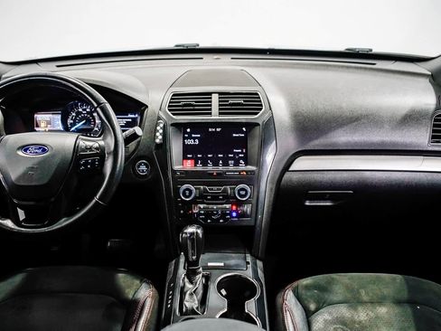 Used 2019 Ford Explorer XLT w/ Equipment Group 202A image 11