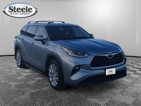 Used 2021 Toyota Highlander Limited image 7