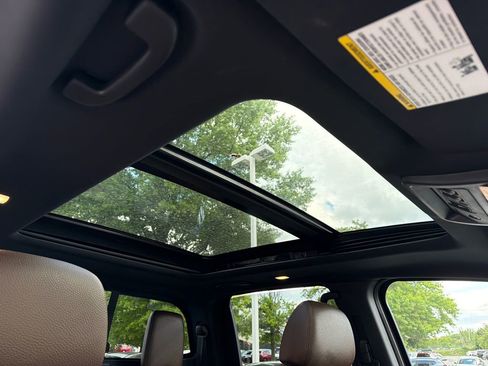 Used 2020 Nissan Titan Platinum Reserve w/ Moonroof Package AWD/4WD image 15