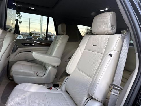 Used 2024 Cadillac Escalade Premium Luxury Platinum image 14
