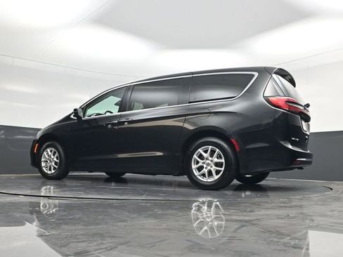 Used 2023 Chrysler Pacifica Touring-L FWD image 51