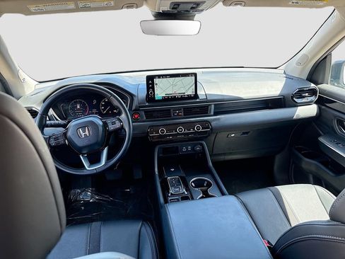 Used 2025 Honda Pilot Touring image 23