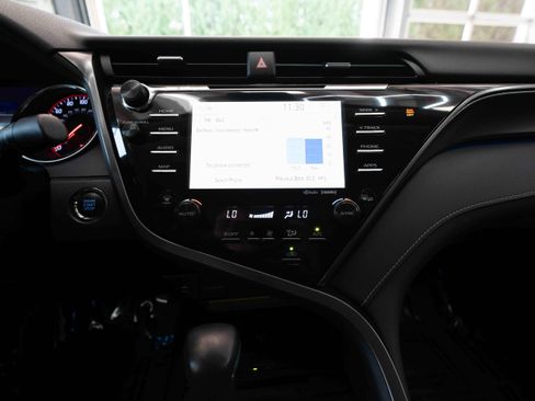 Used 2019 Toyota Camry XSE FWD image 17