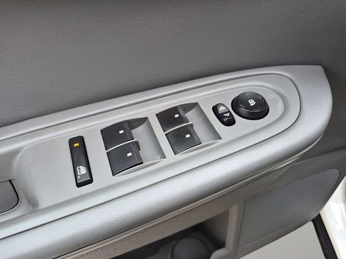 Used 2015 Chevrolet Traverse LS FWD image 32