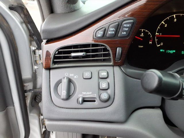 Used 2002 Cadillac De Ville DTS w/ Premium Equipment Pkg FWD image 14