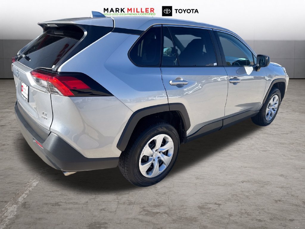 Used 2025 Toyota RAV4 LE AWD/4WD image 5