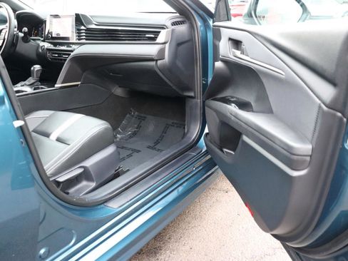 Used 2025 Toyota Camry SE image 15