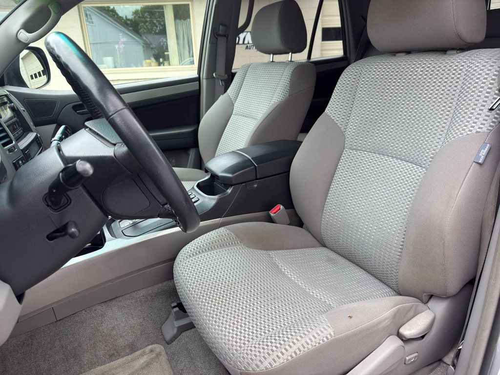 Used 2008 Toyota 4Runner SR5 AWD/4WD image 10
