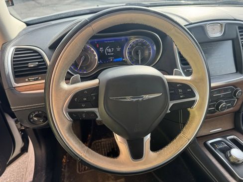 Used 2016 Chrysler 300 C Platinum image 7
