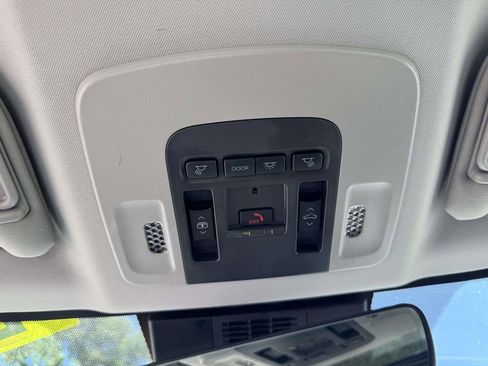 Used 2025 Toyota Camry XLE FWD image 32
