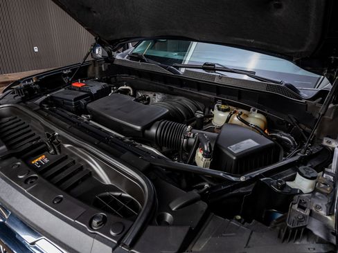 Used 2021 Chevrolet Silverado 1500 LTZ w/ Technology Package image 40