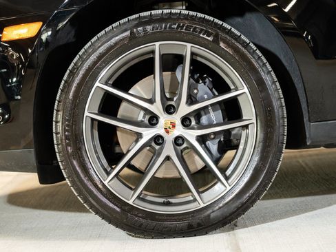Certified 2026 Porsche Macan AWD/4WD image 12