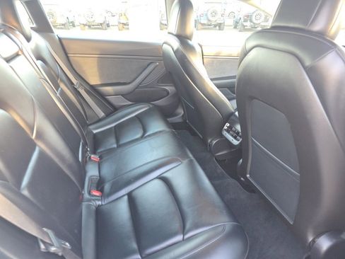 Used 2019 Tesla Model 3 Standard Range image 10