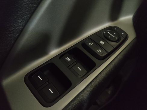 Used 2017 Kia Niro LX image 27