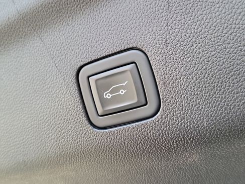 Used 2023 GMC Yukon Denali Ultimate image 9