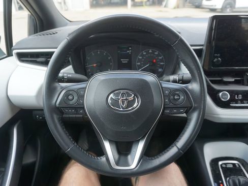Used 2023 Toyota Corolla SE FWD image 3