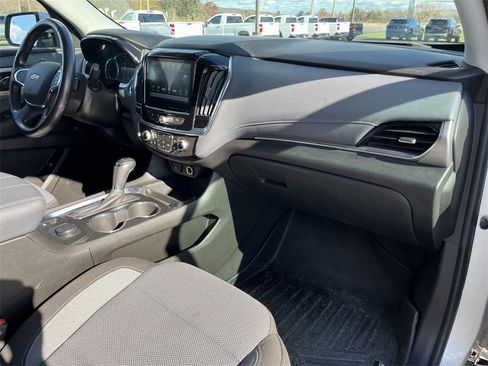 Used 2018 Chevrolet Traverse LT image 27