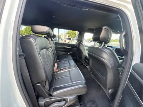 Used 2024 Jeep Wagoneer Series II w/ Flexible Seating Group AWD/4WD image 10