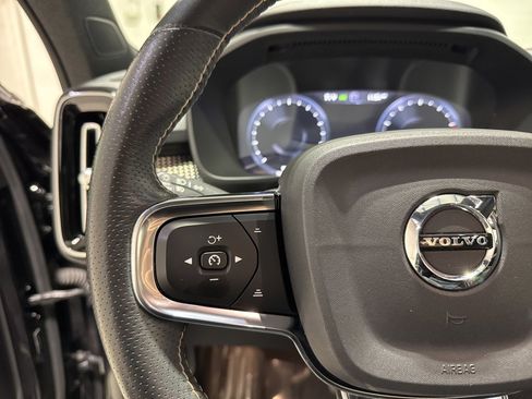 Used 2021 Volvo XC40 T5 R-Design w/ Climate Package image 26