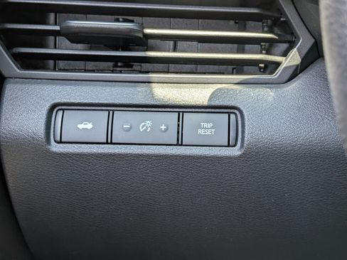 Used 2024 Nissan Altima 2.5 SV FWD image 23