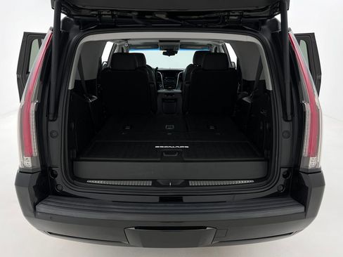 Used 2019 Cadillac Escalade Luxury image 11