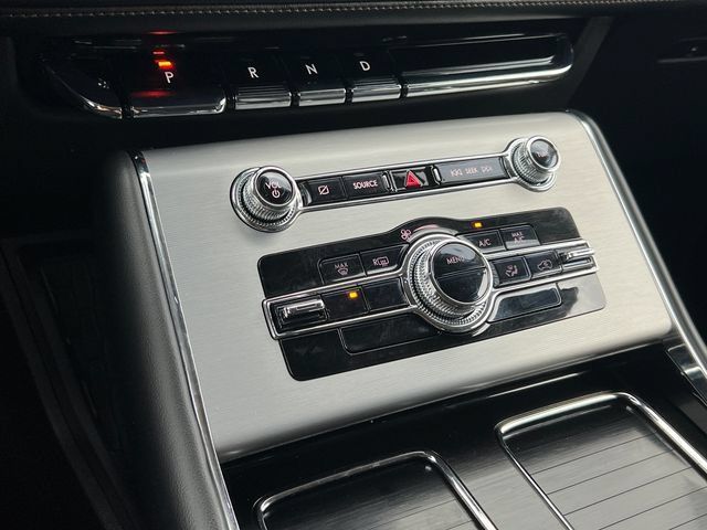 Used 2023 Lincoln Aviator AWD w/ Premium Package image 27