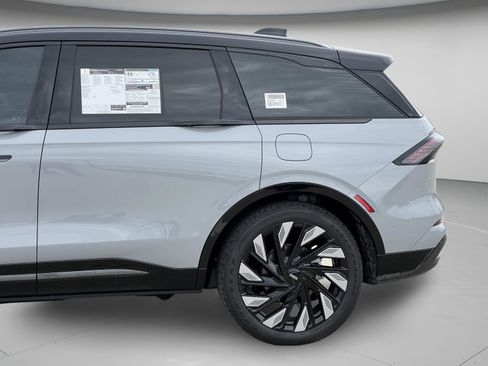 New 2026 Lincoln Nautilus Reserve w/ Jet Appearance Package image 6