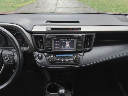 Used 2018 Toyota RAV4 XLE w/ Plus Extra Value Package AWD/4WD image 4