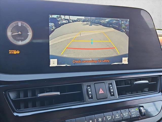 Used 2024 Lexus ES 300h w/ Luxury Package FWD image 13
