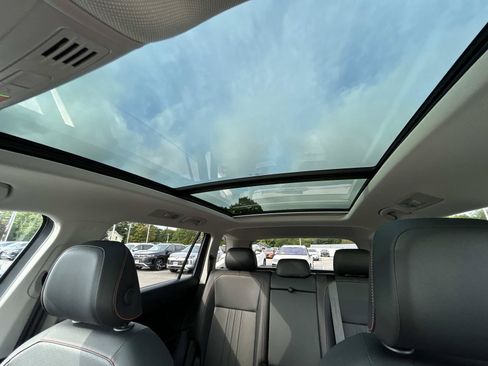Certified 2024 Volkswagen Tiguan Wolfsburg Edition w/ Panoramic Sunroof Package AWD/4WD image 34