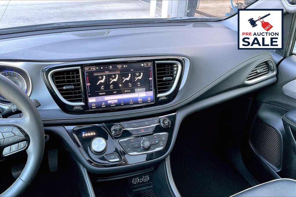 Used 2025 Chrysler Pacifica Limited FWD image 6