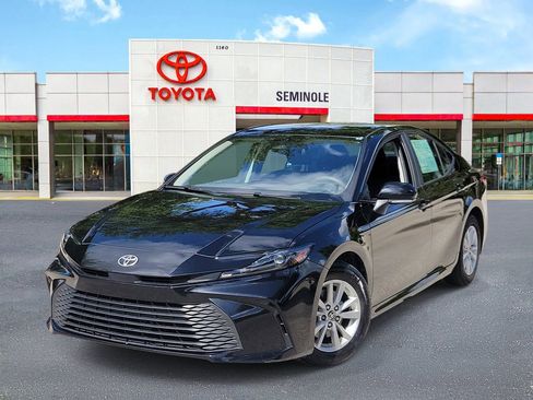 Used 2025 Toyota Camry LE FWD image 1