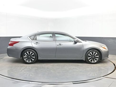 Used 2018 Nissan Altima 2.5 SV FWD image 15