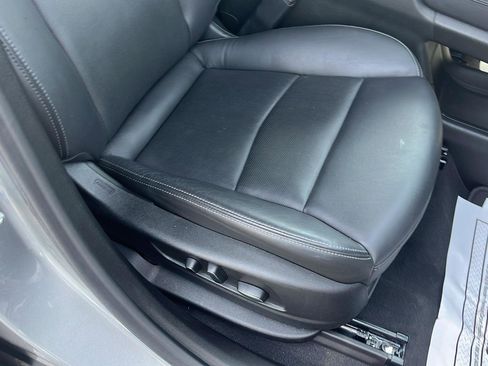 Used 2025 Cadillac XT6 Premium Luxury AWD/4WD image 32