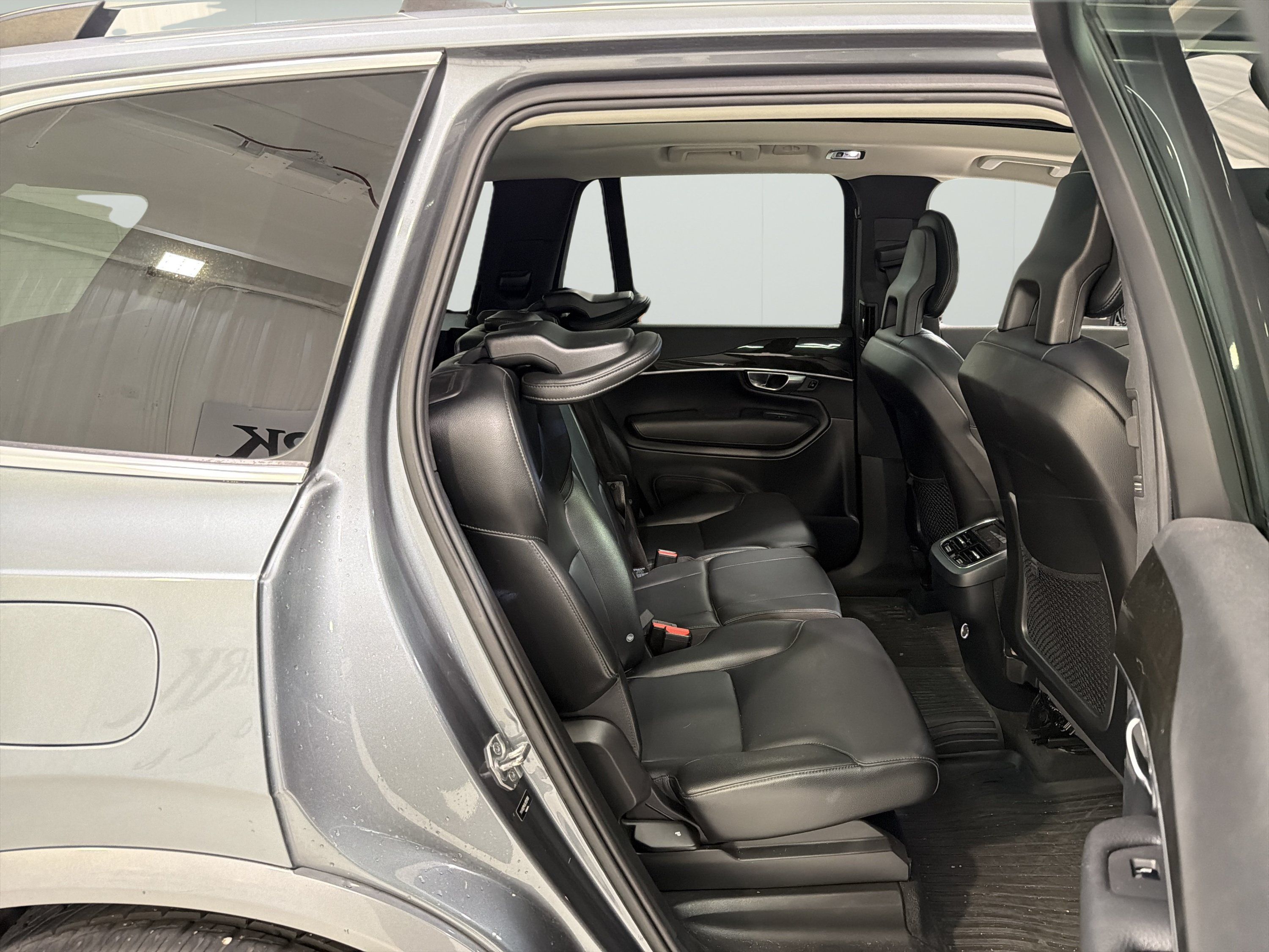Used 2018 Volvo XC90 T5 Momentum w/ Convenience Package AWD/4WD image 13