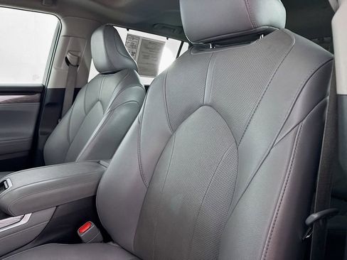 Used 2021 Toyota Highlander Limited image 35