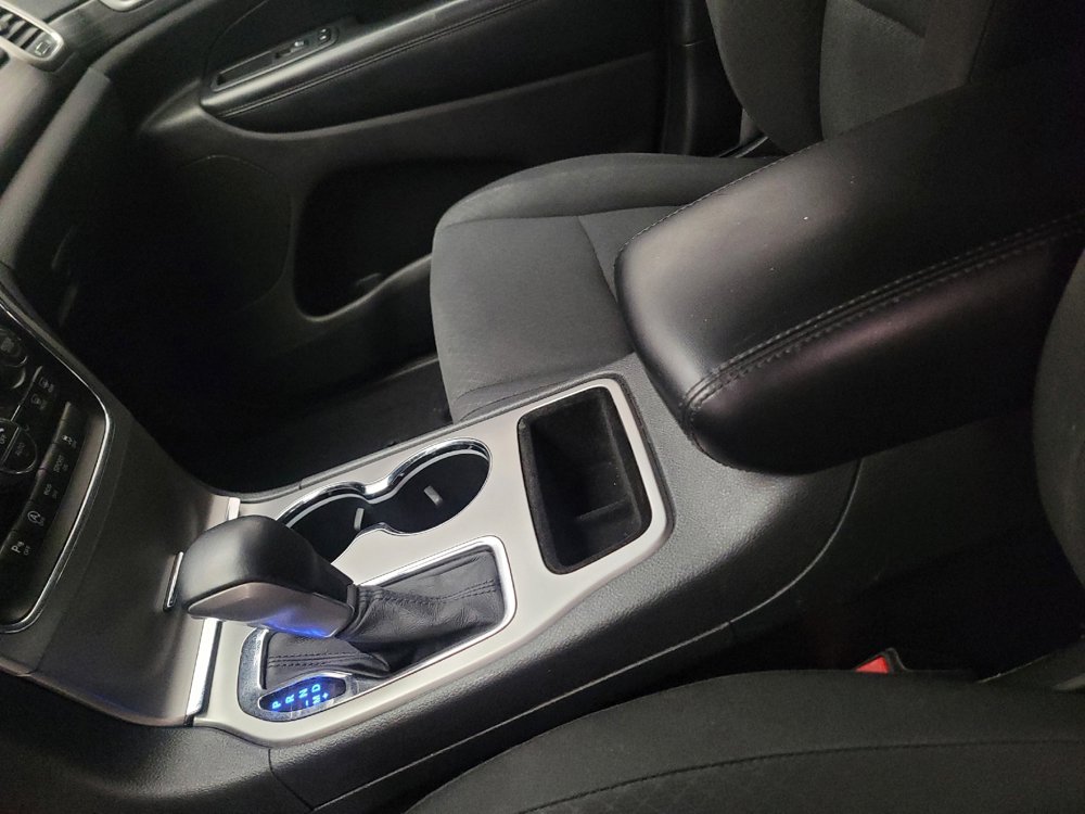 Used 2019 Jeep Grand Cherokee Laredo RWD image 26