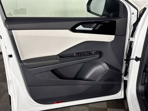 New 2025 Volkswagen Taos S image 10